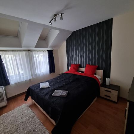 Merry&Car - Huge Balcony + Living Room + 2Br Budapest Bagian luar foto