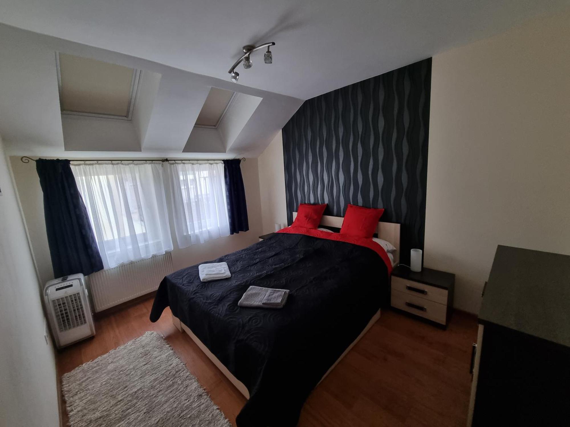 Merry&Car - Huge Balcony + Living Room + 2Br Budapest Bagian luar foto