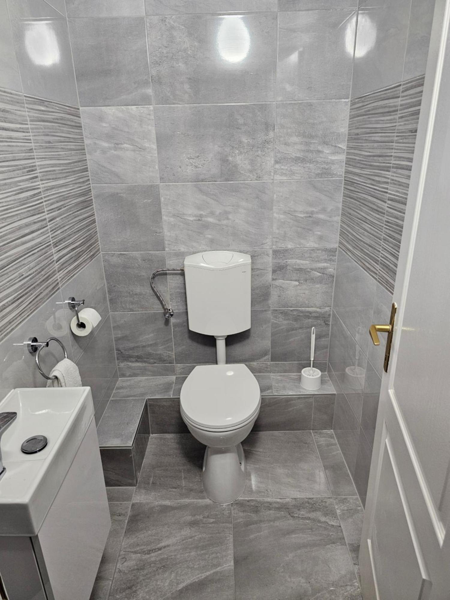 Merry&Car - Huge Balcony + Living Room + 2Br Budapest Bagian luar foto
